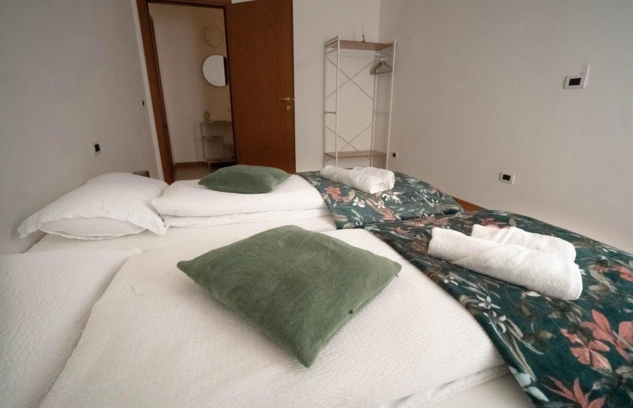 Ambra Apartment Tirano Exterior photo