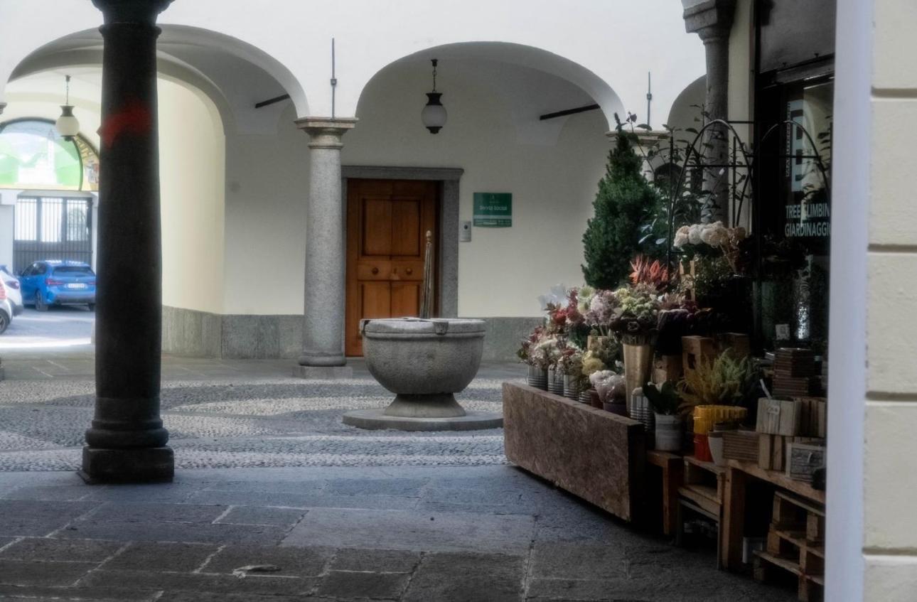 Ambra Apartment Tirano Exterior photo